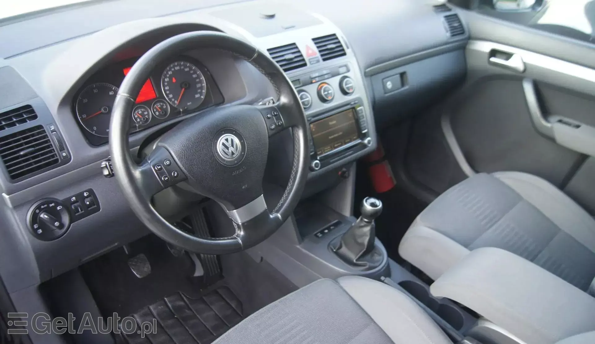 VOLKSWAGEN Touran 