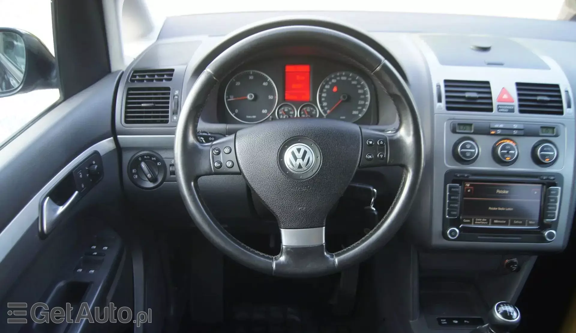 VOLKSWAGEN Touran 