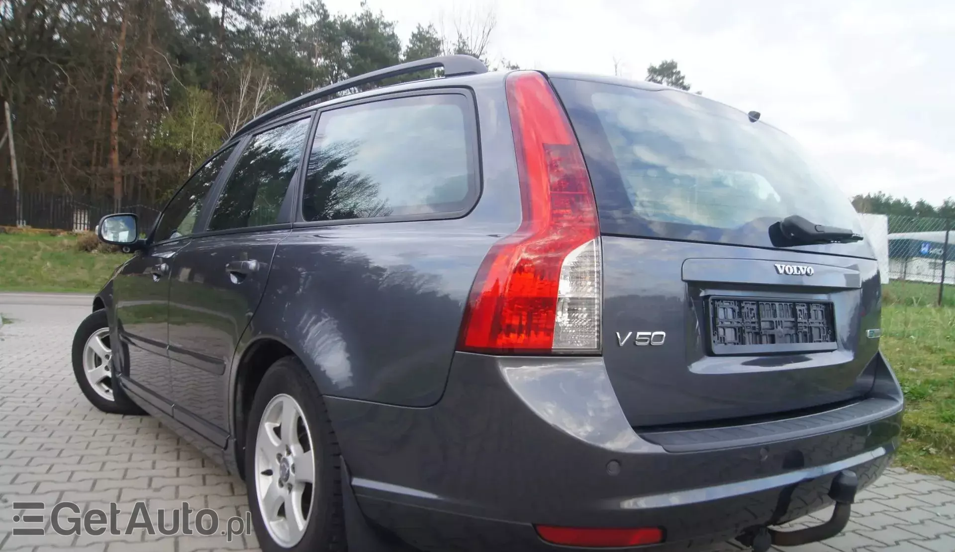 VOLVO V50 