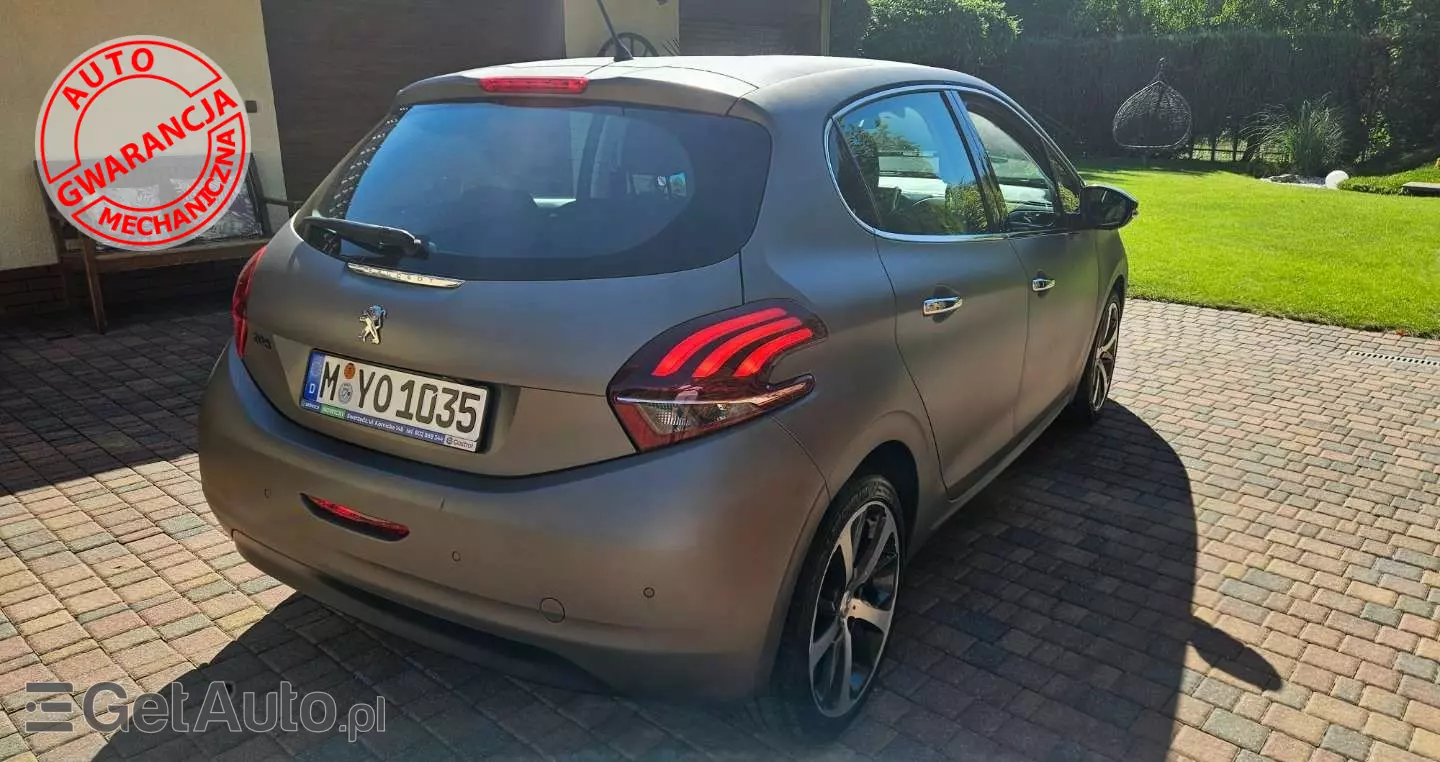 PEUGEOT 208  PureTech 110 Stop & Start Signature