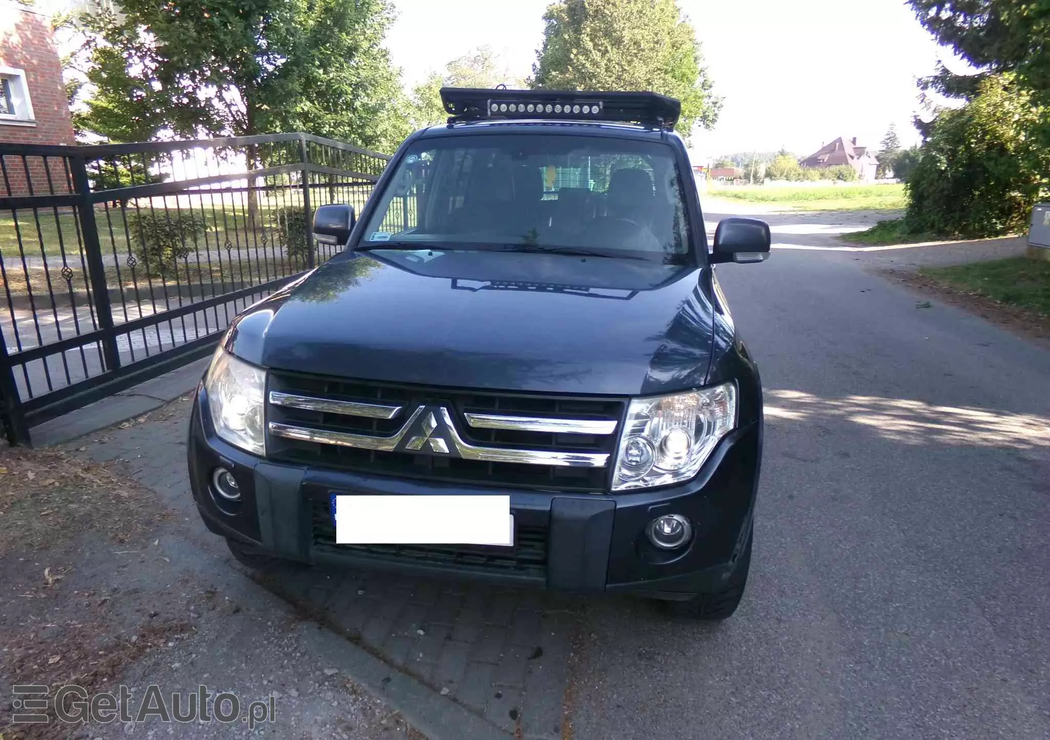 MITSUBISHI Pajero 