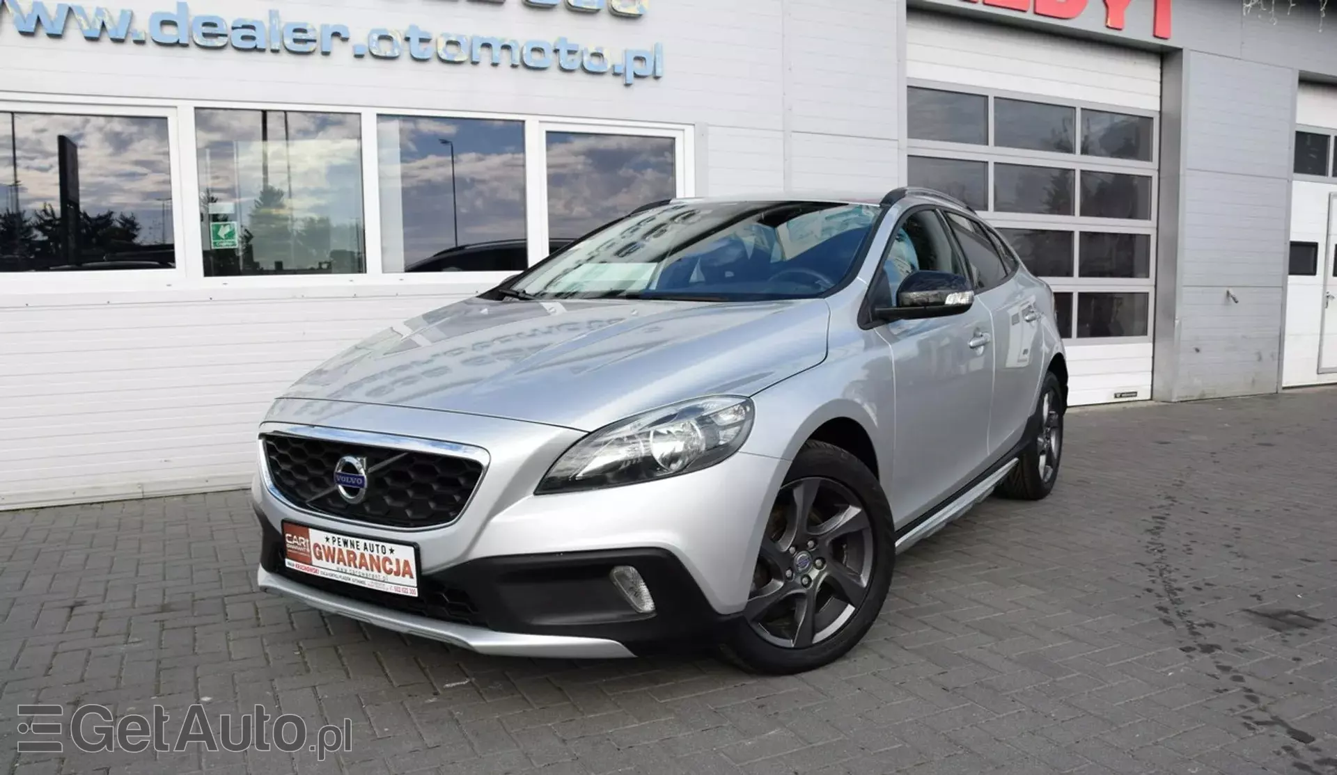 VOLVO V40 