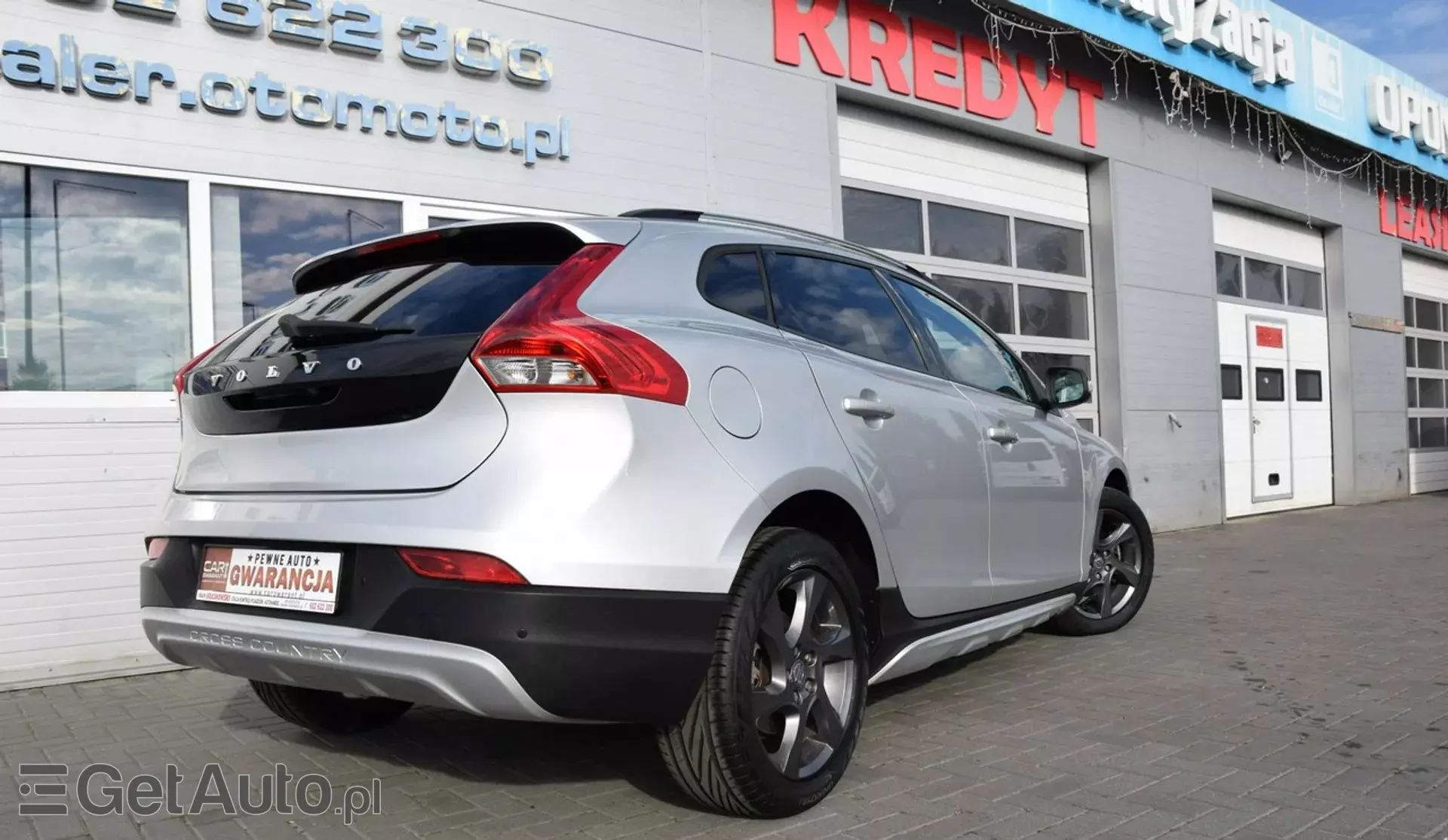 VOLVO V40 