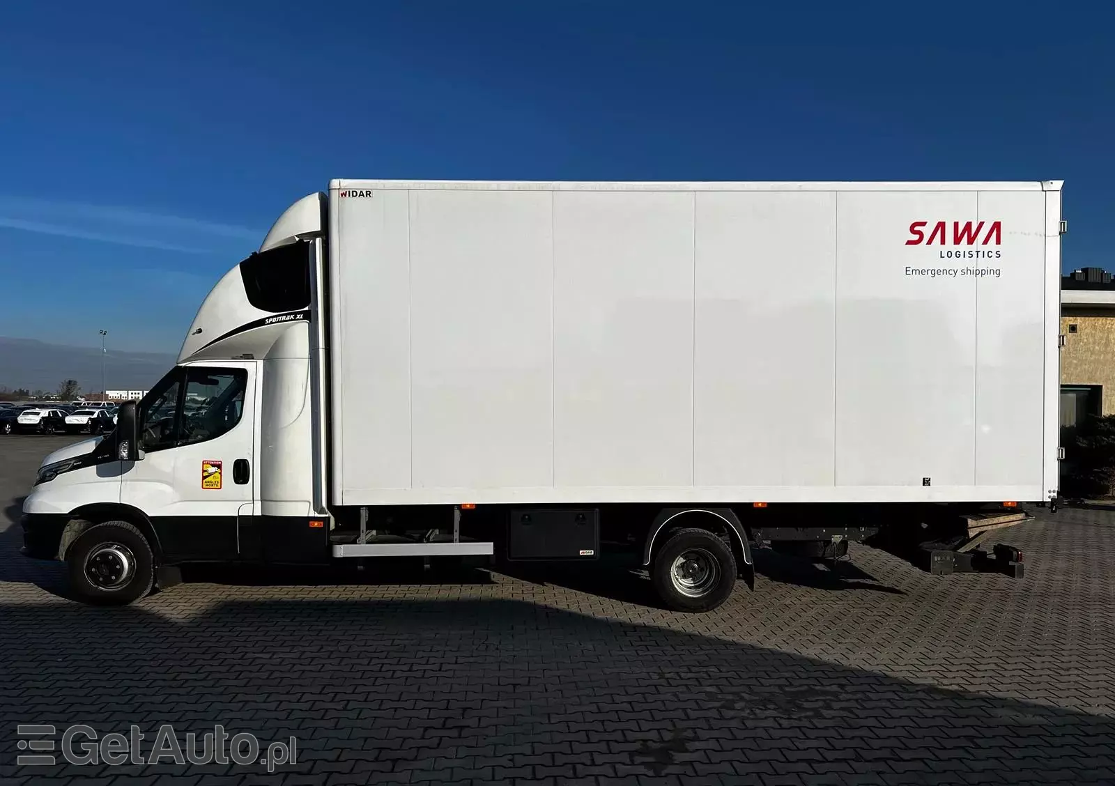 IVECO Daily 70C18H  DMC 7200kg  + kabina sypialna Spojkar XL + zabudowa kontener wym wew. 6100x2450x2550 + winda 