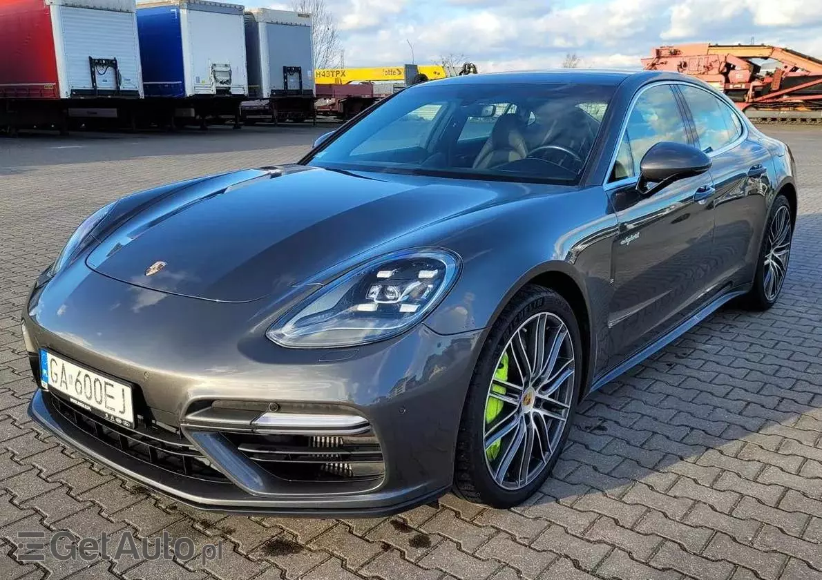 PORSCHE Panamera 