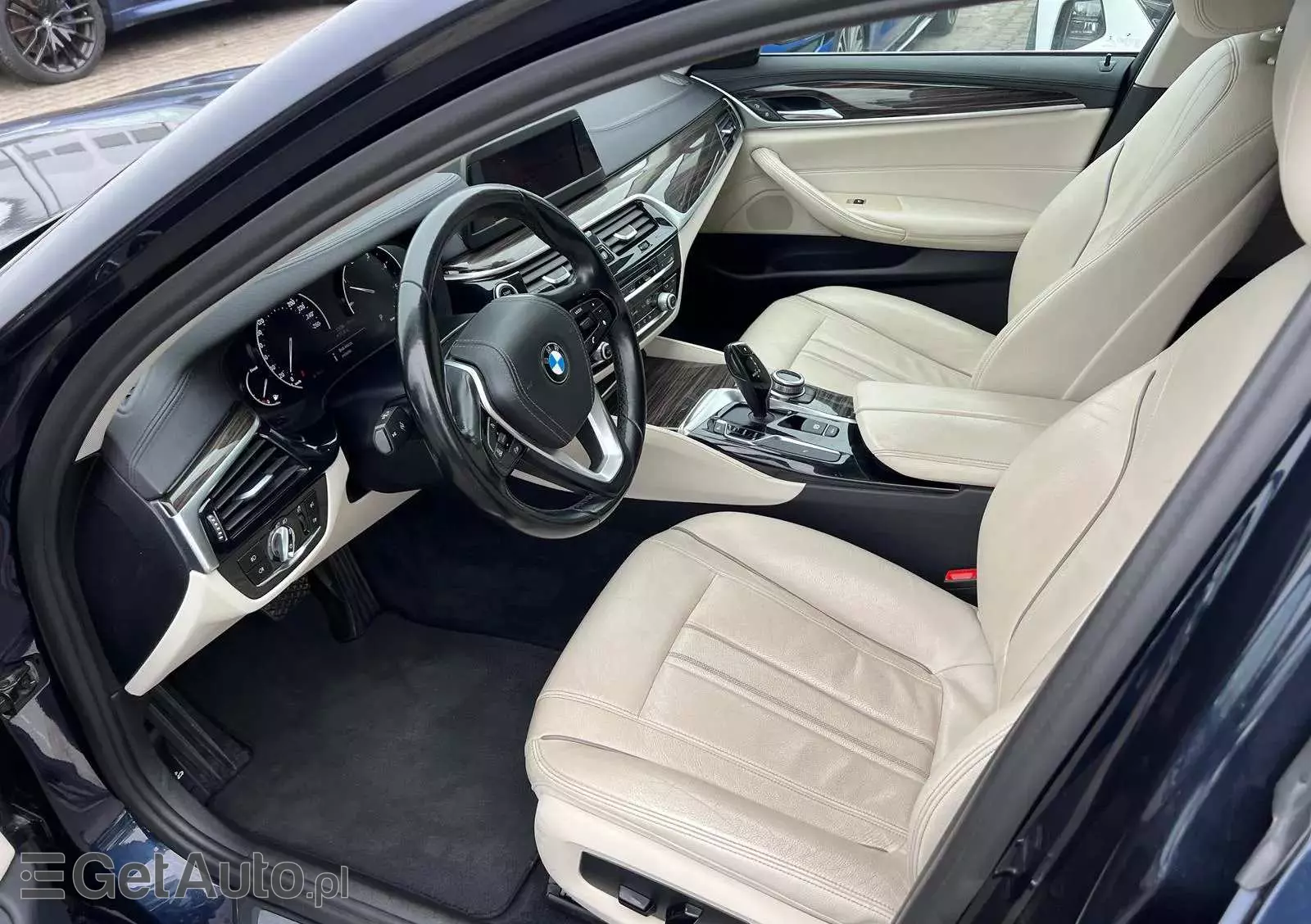 BMW Seria 5  520d xDrive Luxury Line