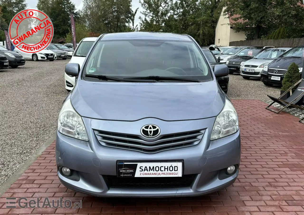 TOYOTA Verso 