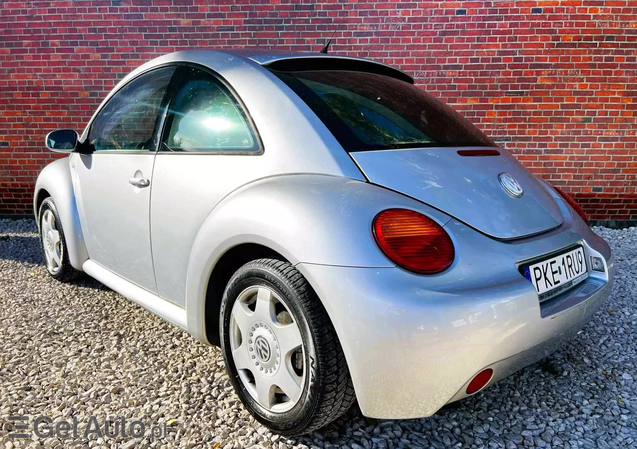 VOLKSWAGEN New Beetle 