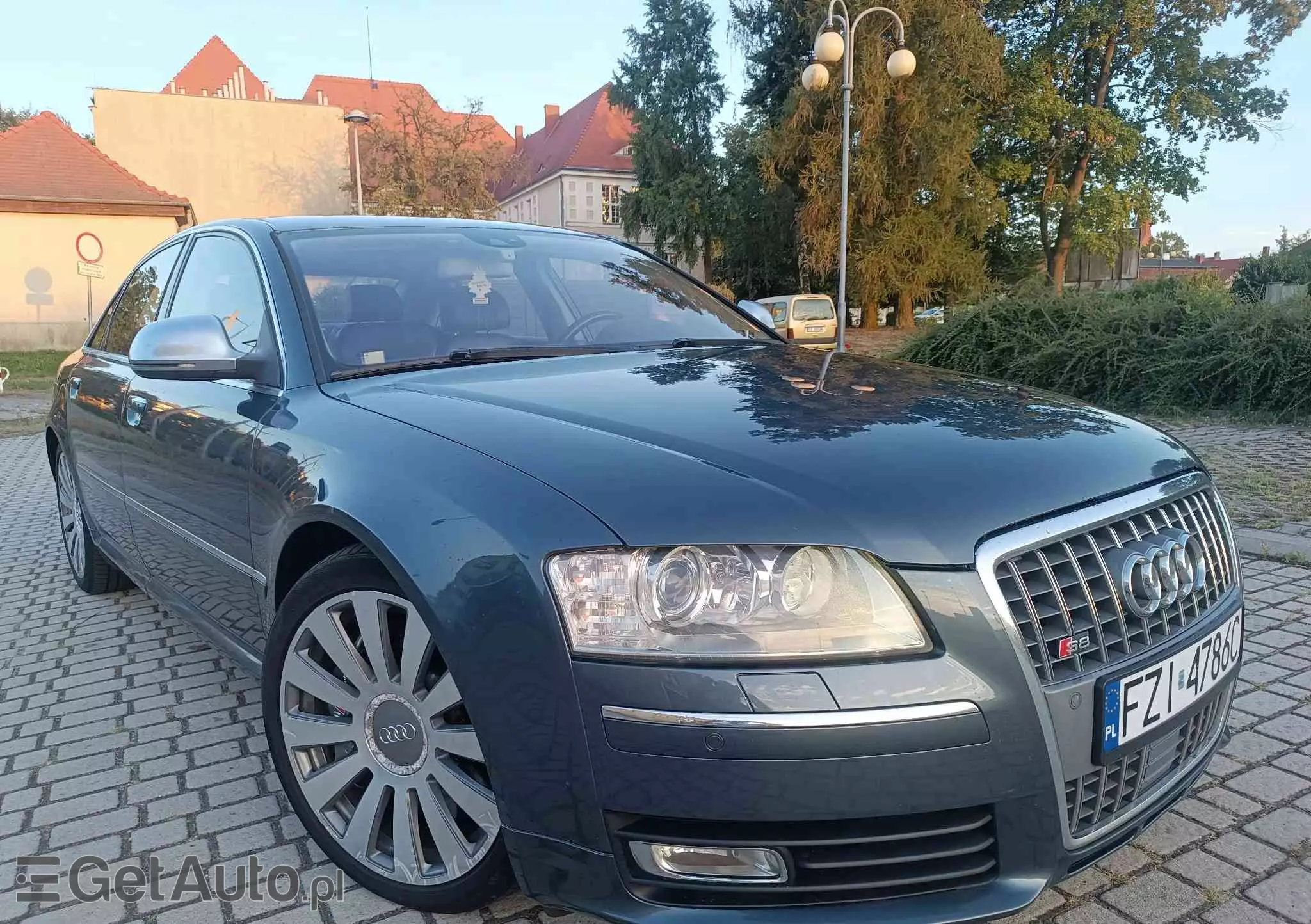 AUDI S8 