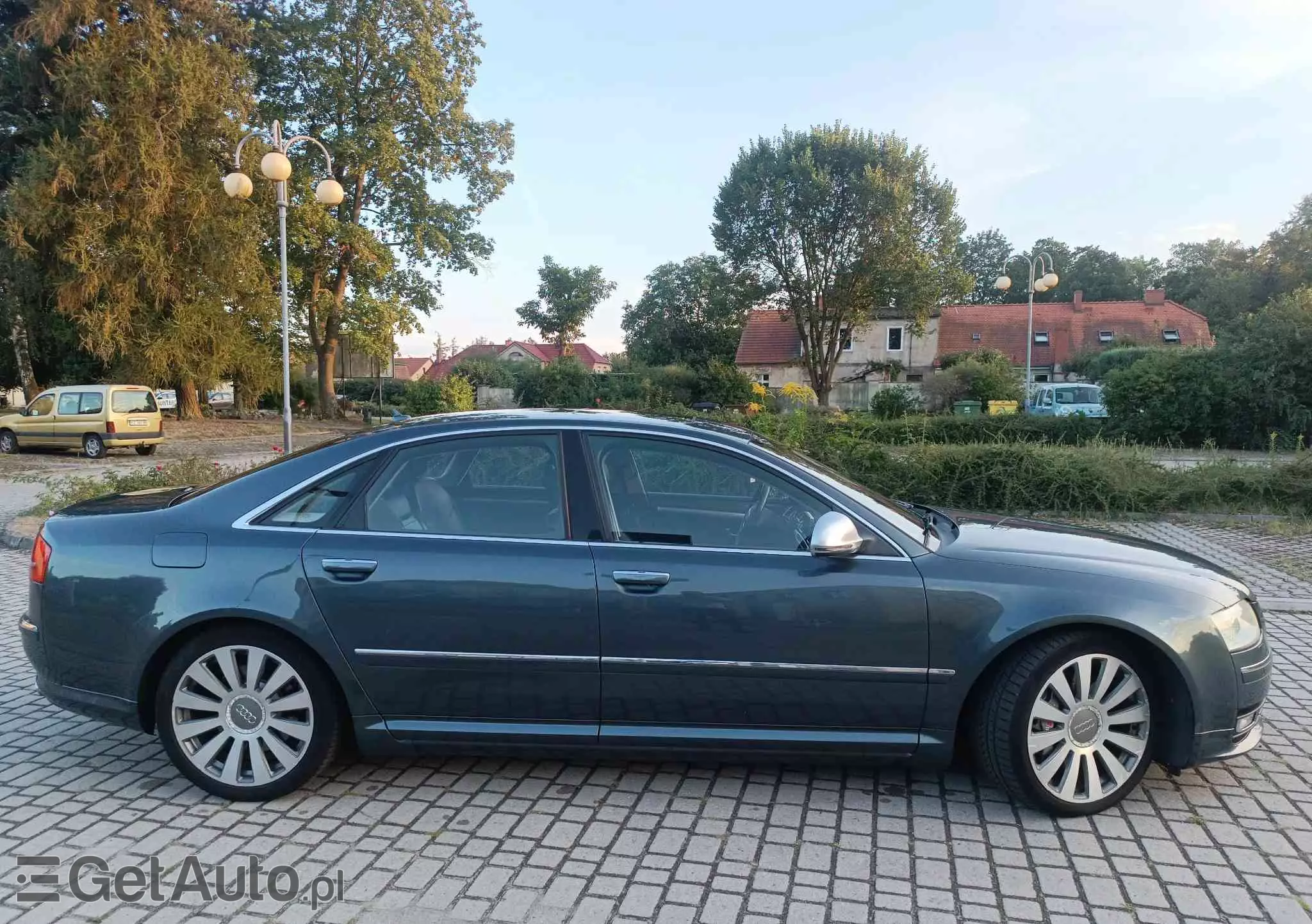 AUDI S8 