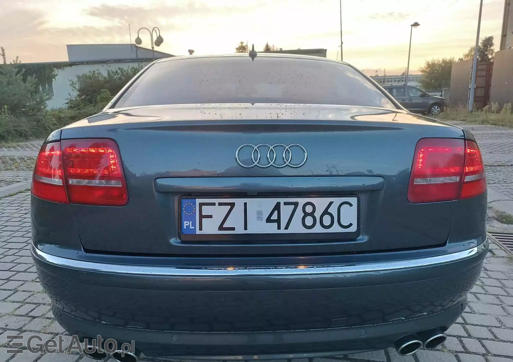 AUDI S8 