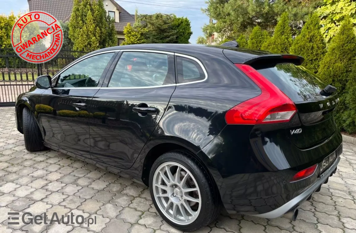 VOLVO V40 