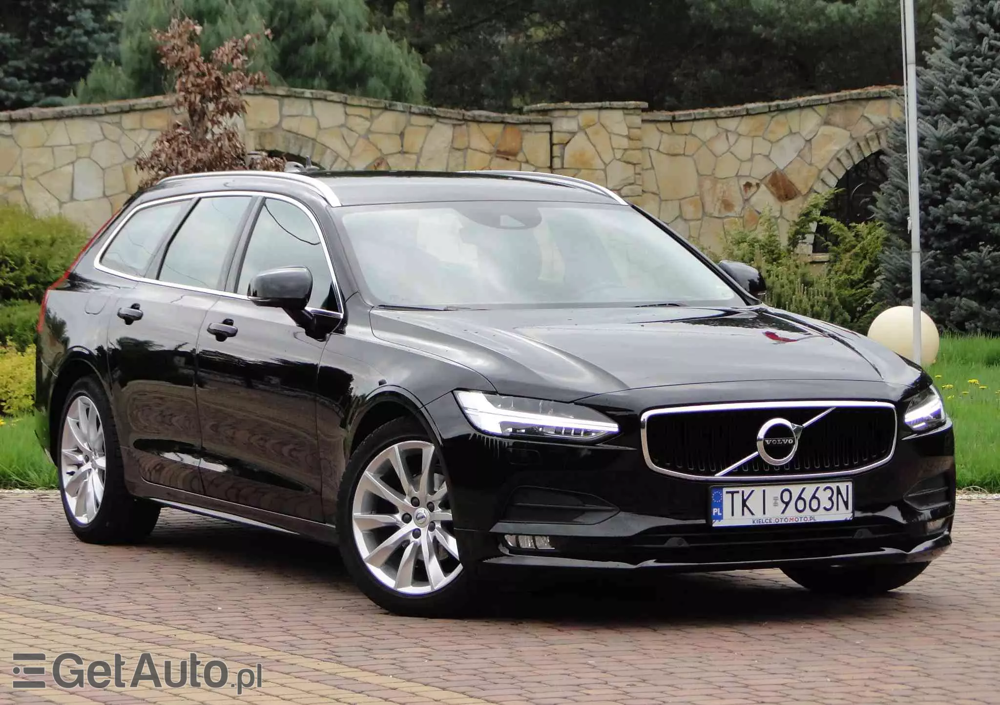 VOLVO V90 D4 Momentum Pro