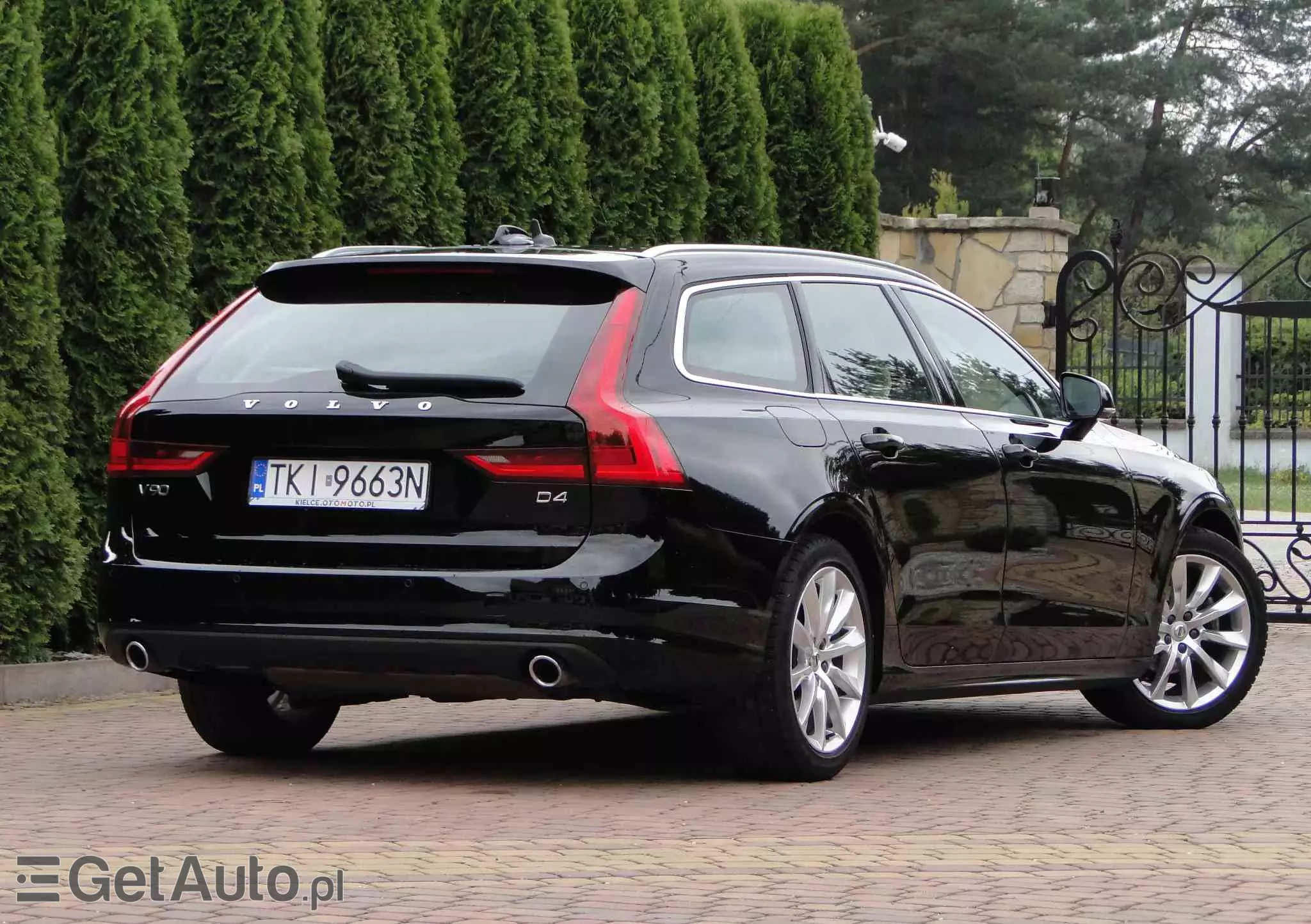 VOLVO V90 D4 Momentum Pro