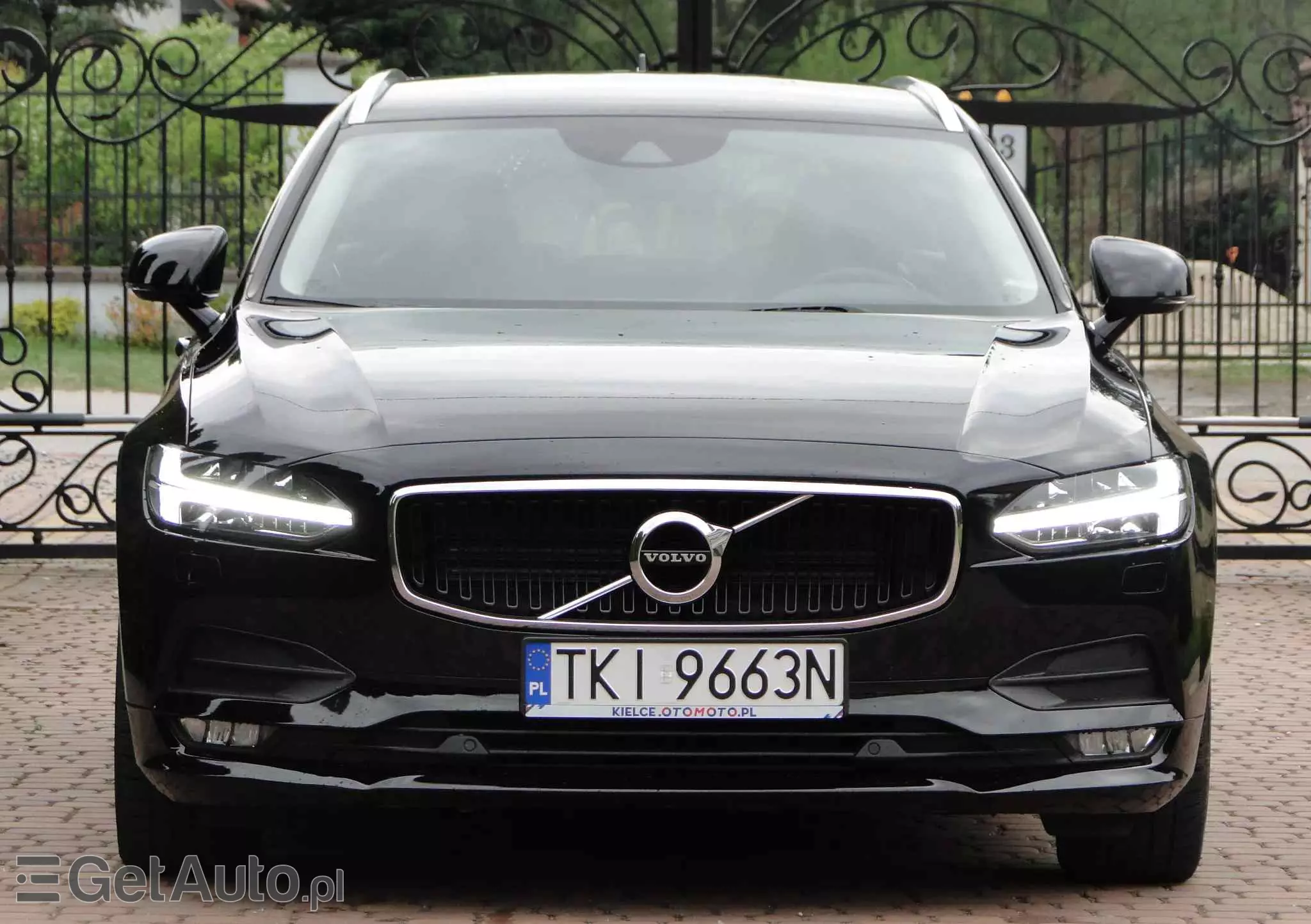 VOLVO V90 D4 Momentum Pro