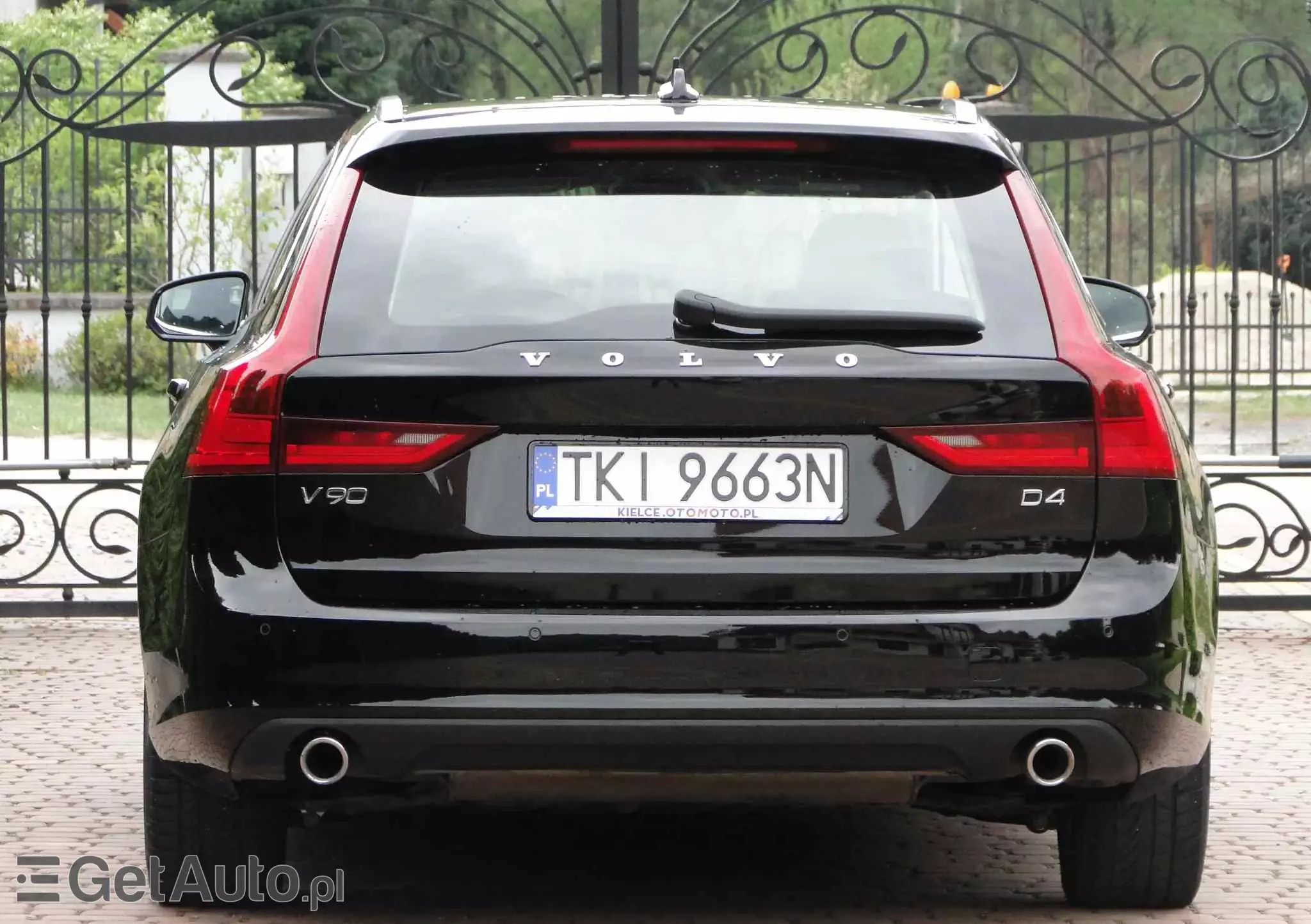 VOLVO V90 D4 Momentum Pro