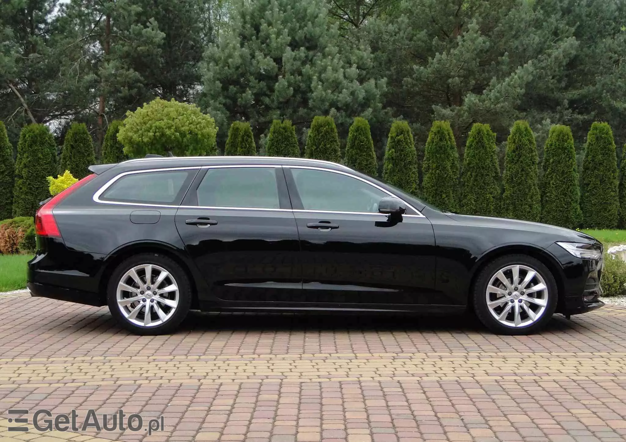 VOLVO V90 D4 Momentum Pro