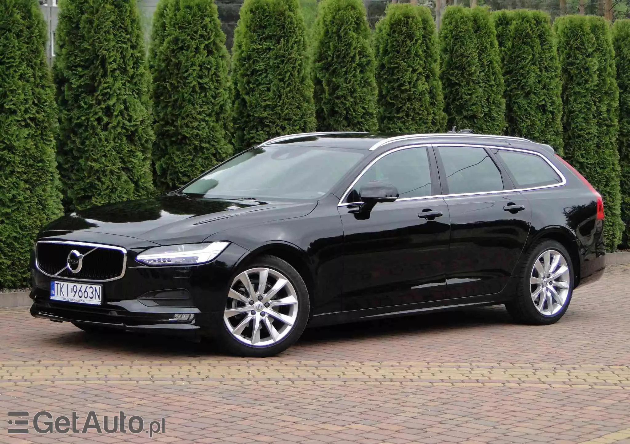 VOLVO V90 D4 Momentum Pro