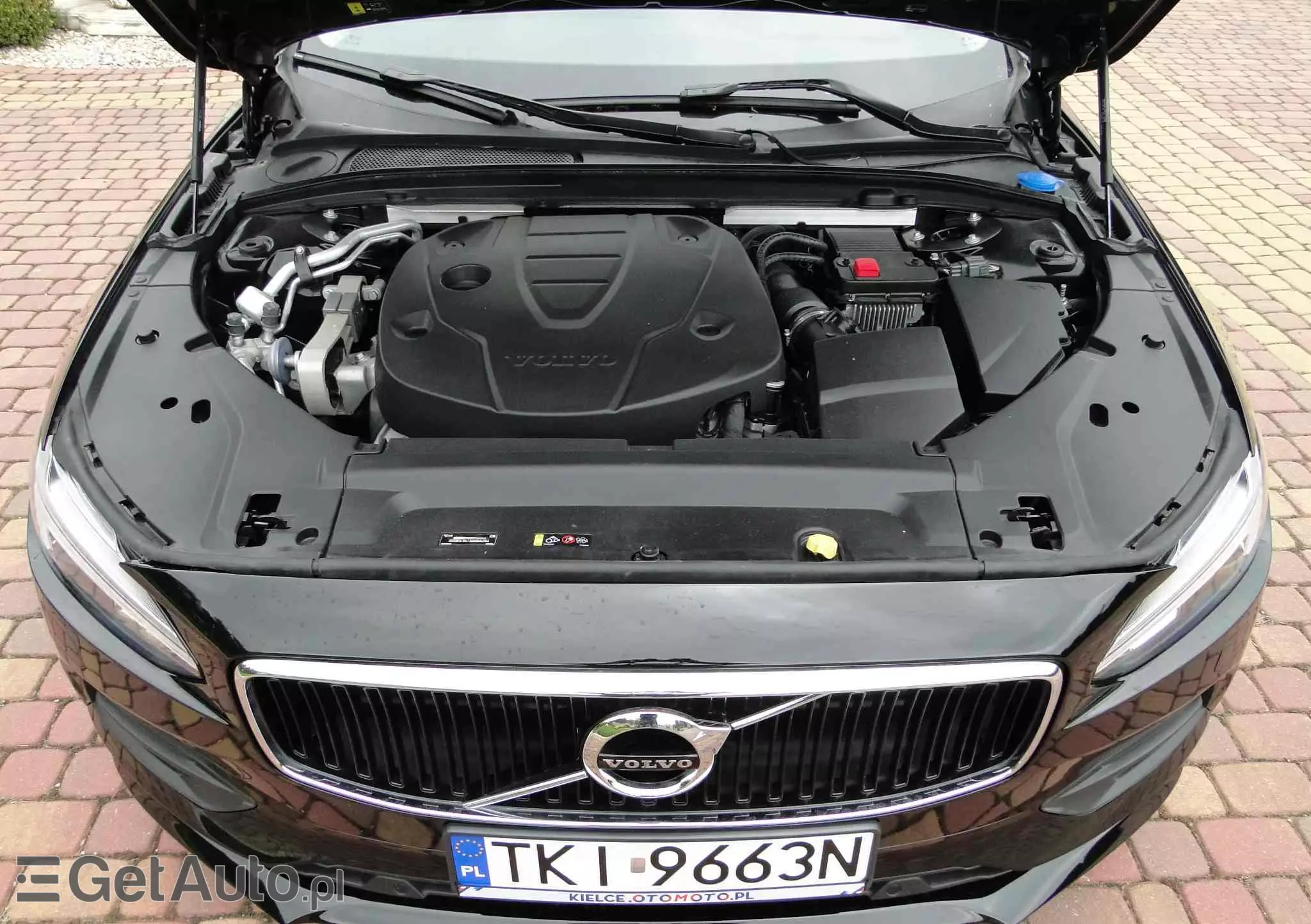 VOLVO V90 D4 Momentum Pro