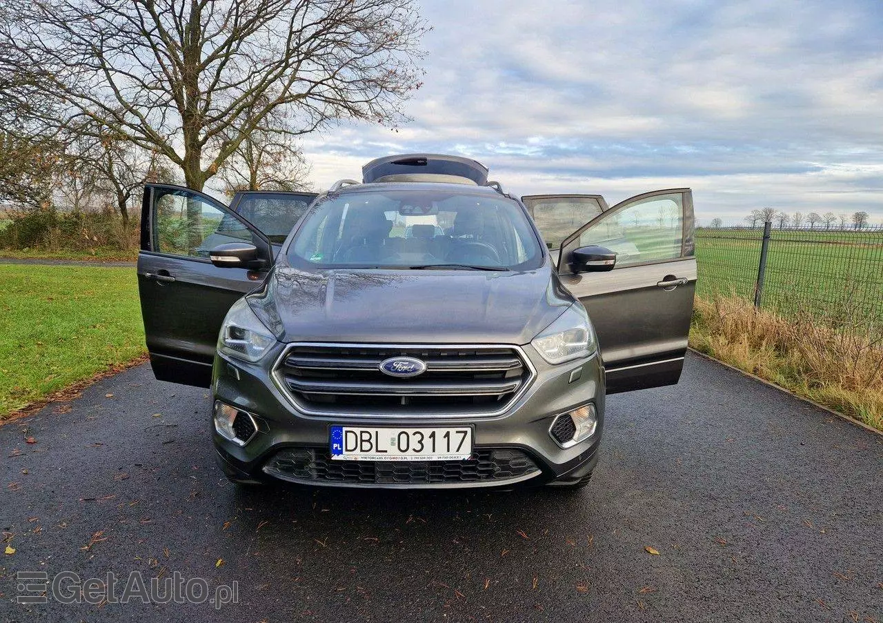 FORD Kuga 1.5 EcoBoost 4x4 Black & Silver