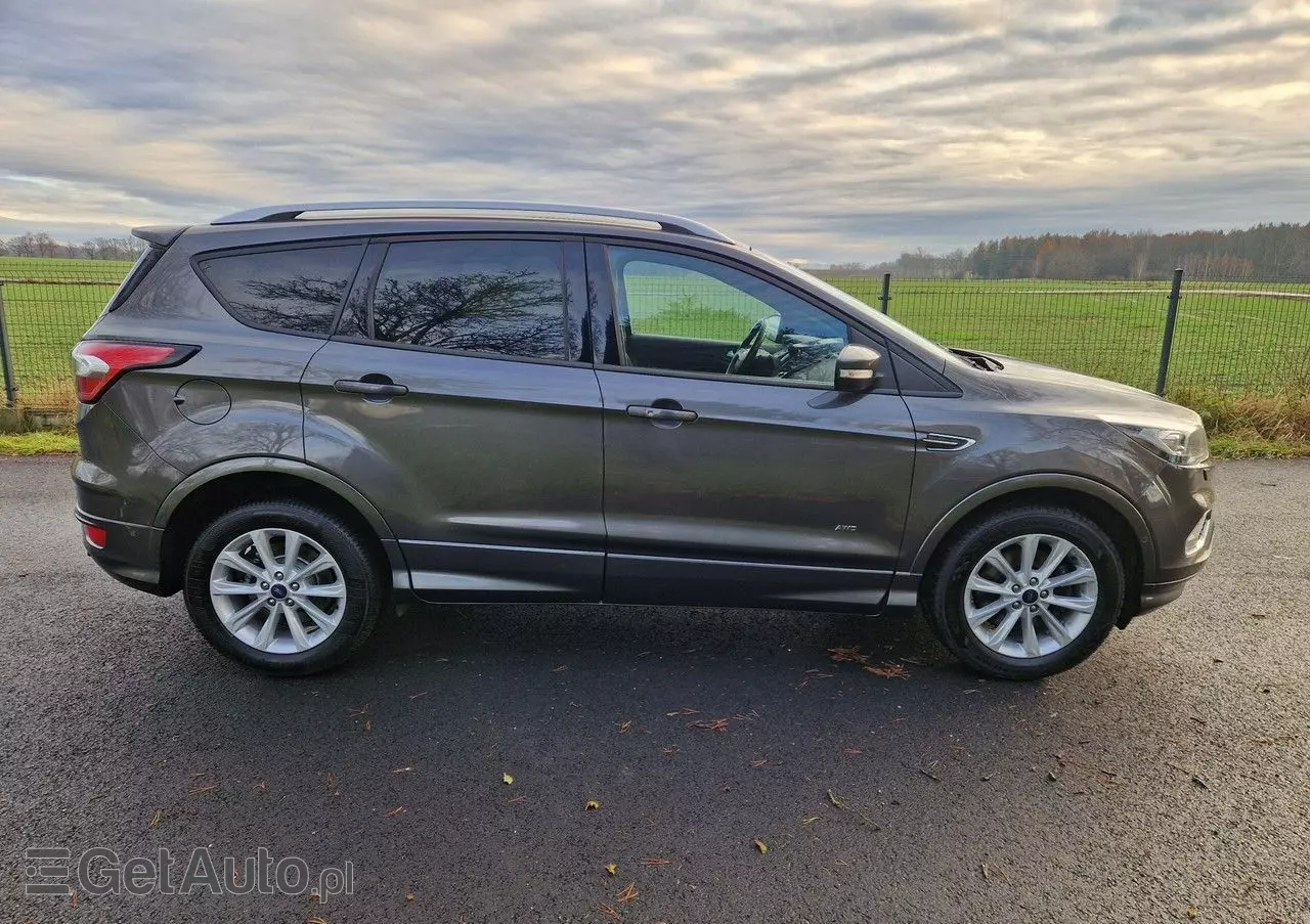 FORD Kuga 1.5 EcoBoost 4x4 Black & Silver