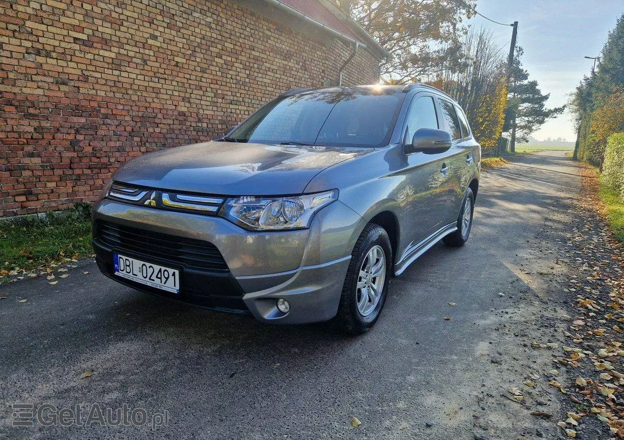 MITSUBISHI Outlander 2.0 2WD Invite