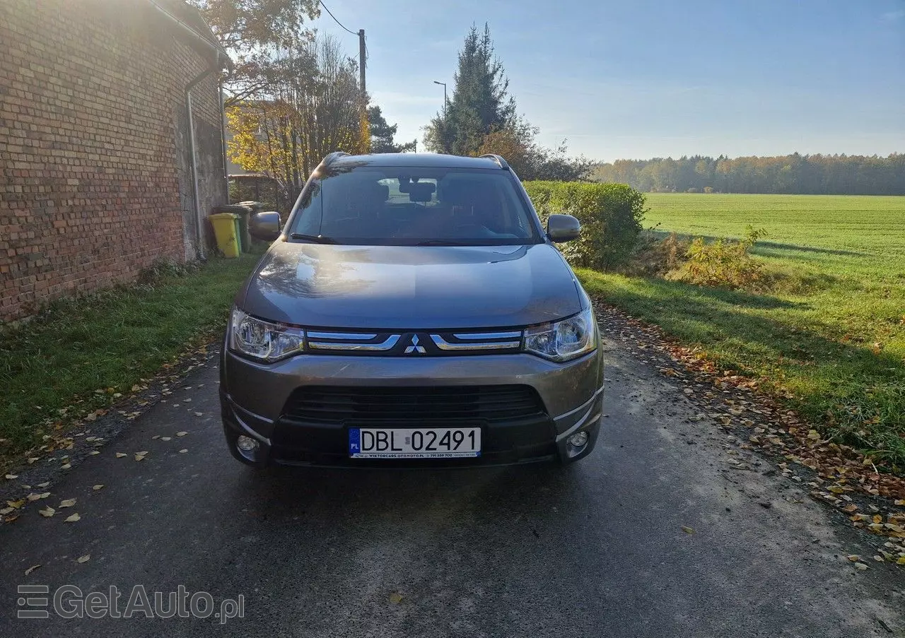 MITSUBISHI Outlander 2.0 2WD Invite