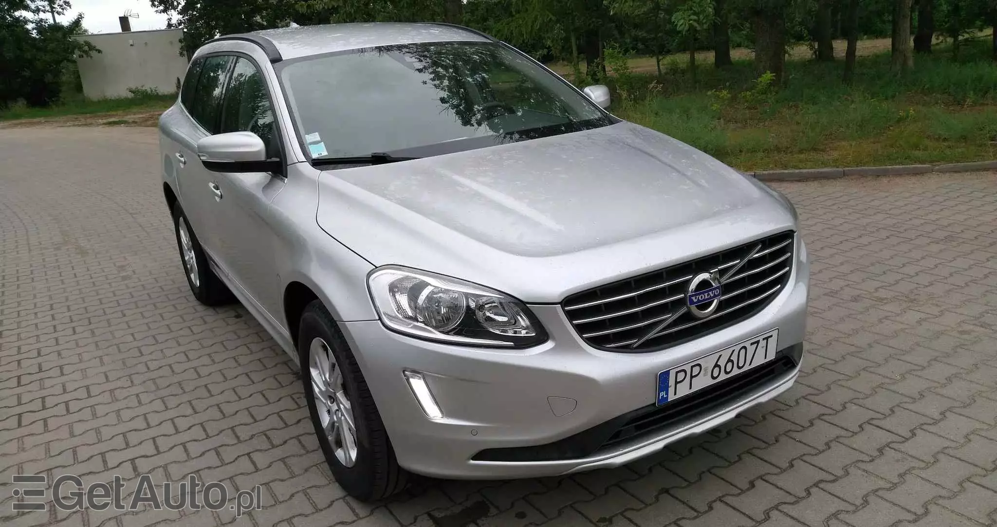 VOLVO XC 60 D3 Drive-E Momentum