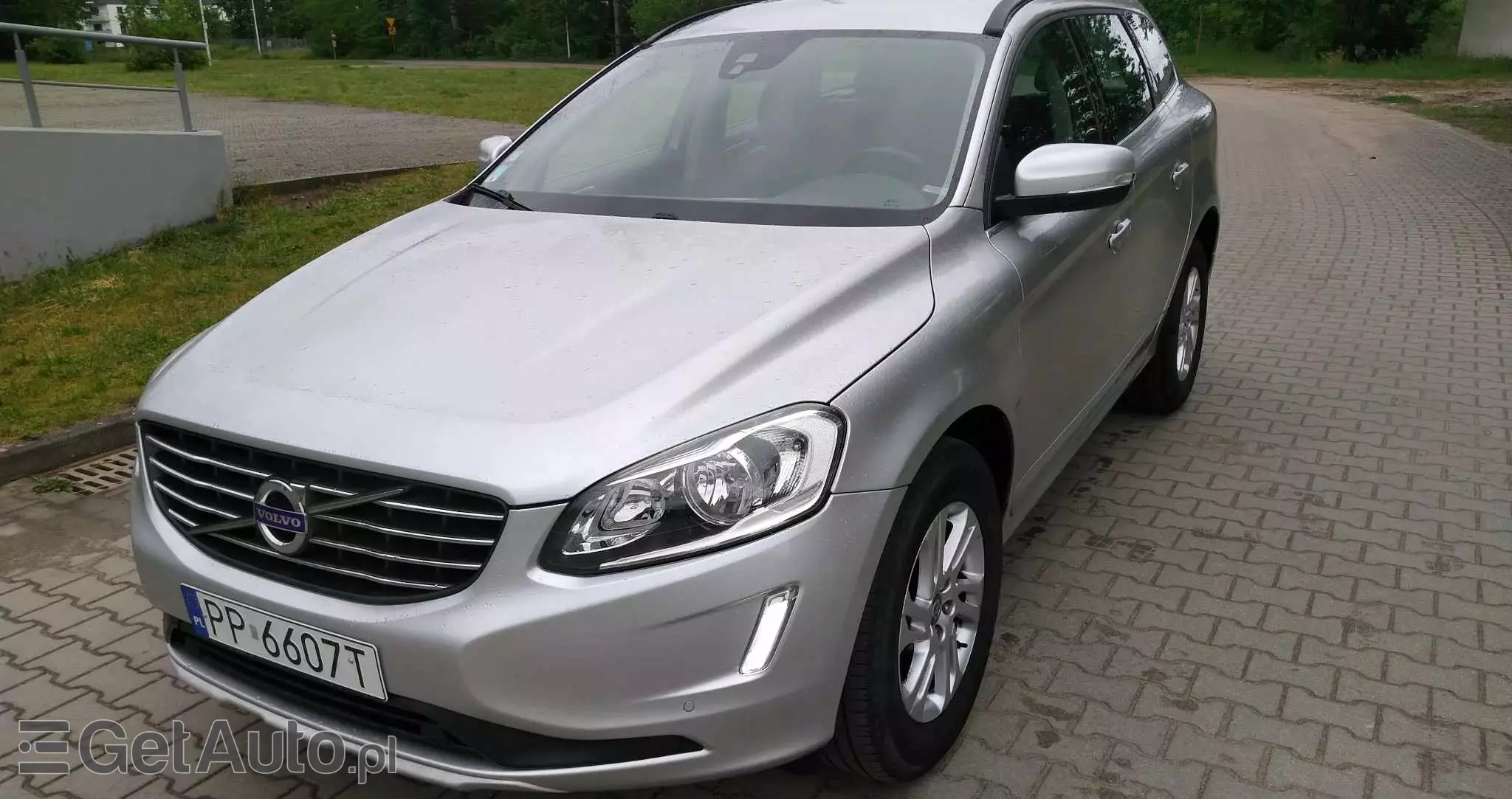 VOLVO XC 60 D3 Drive-E Momentum