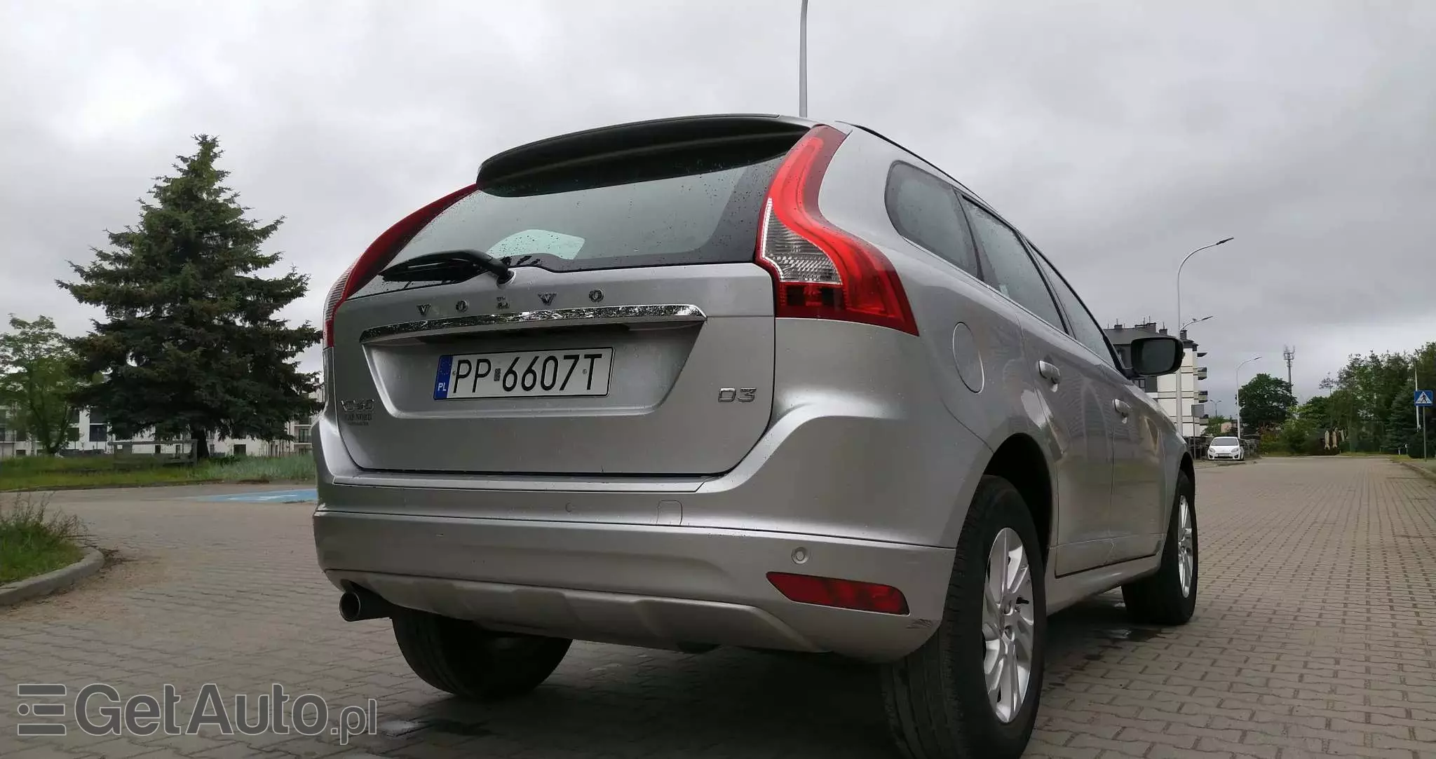 VOLVO XC 60 D3 Drive-E Momentum