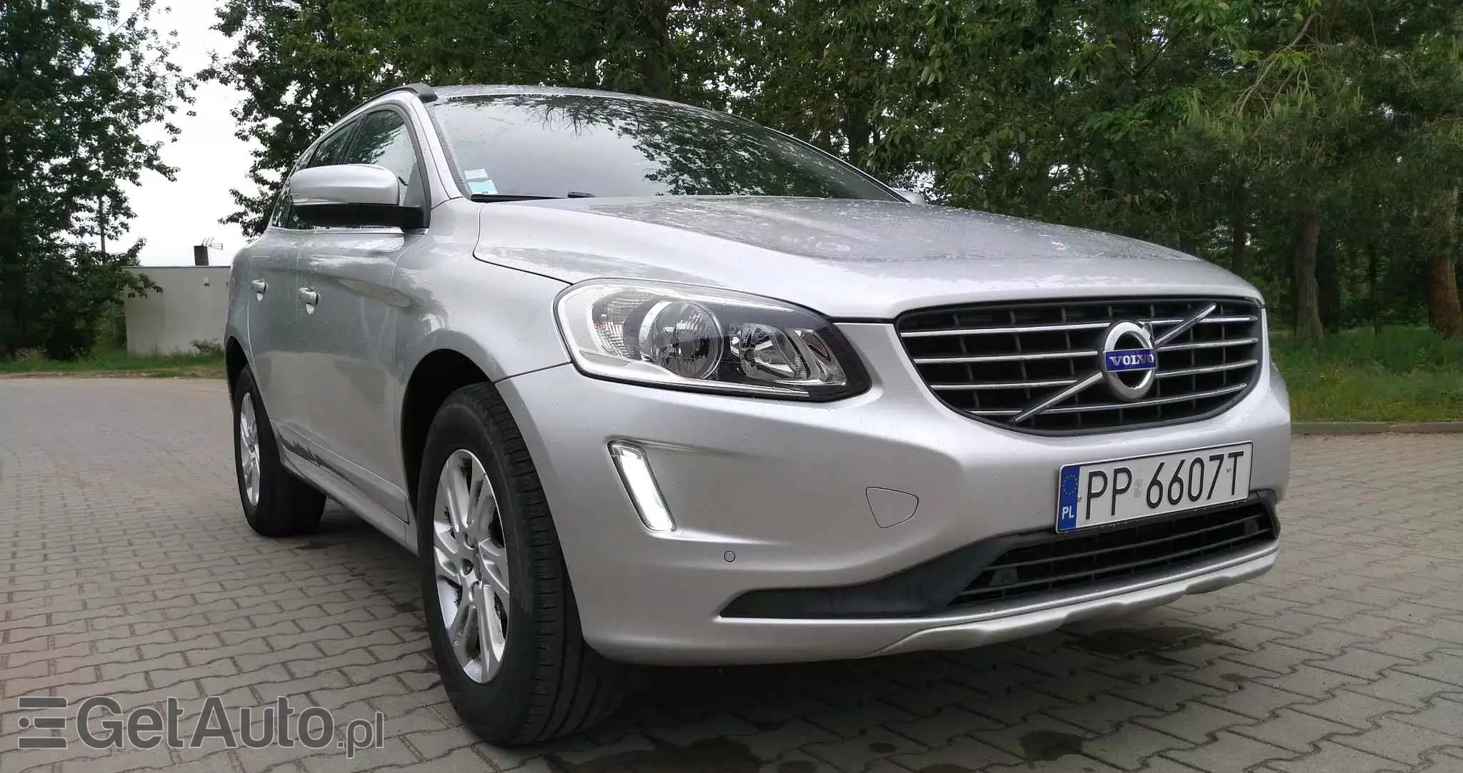 VOLVO XC 60 D3 Drive-E Momentum