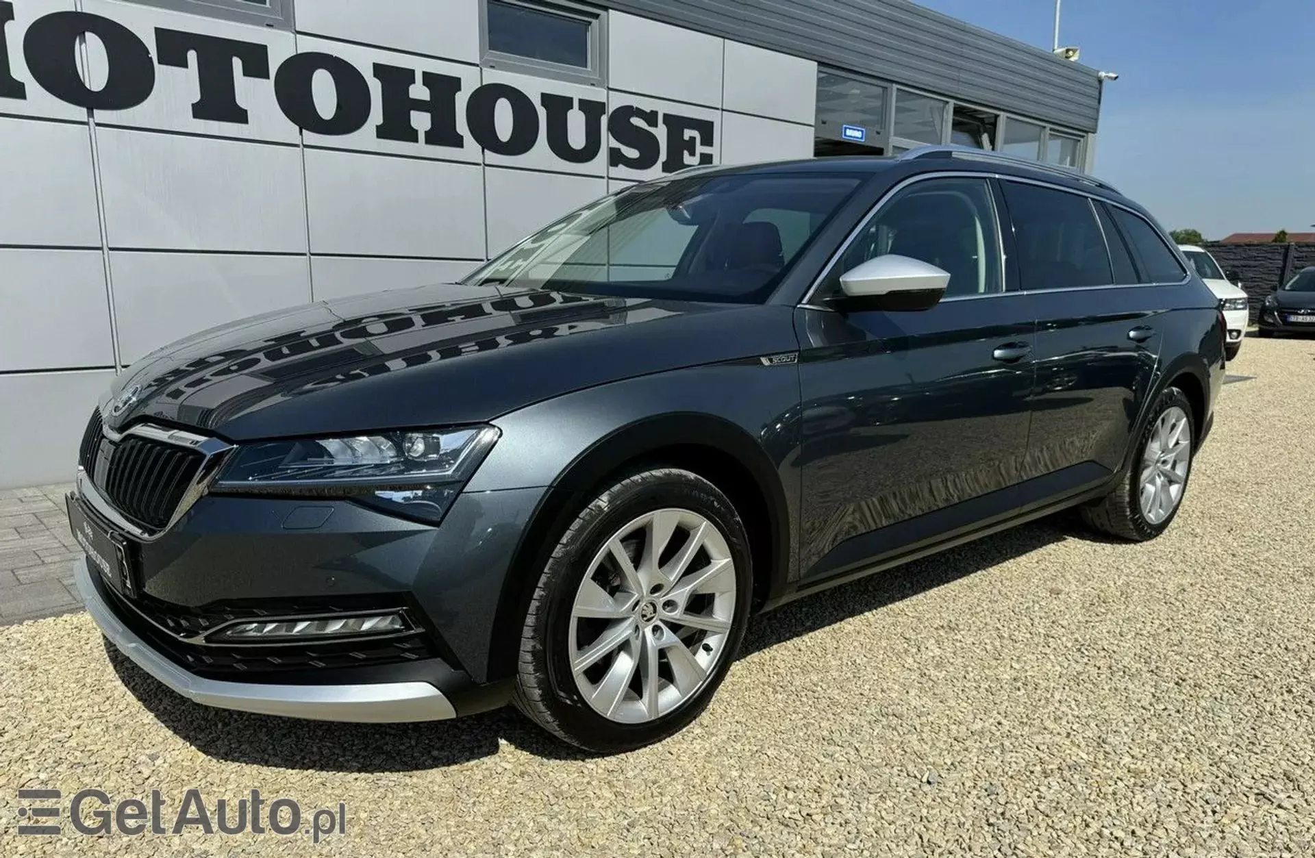 SKODA Superb 