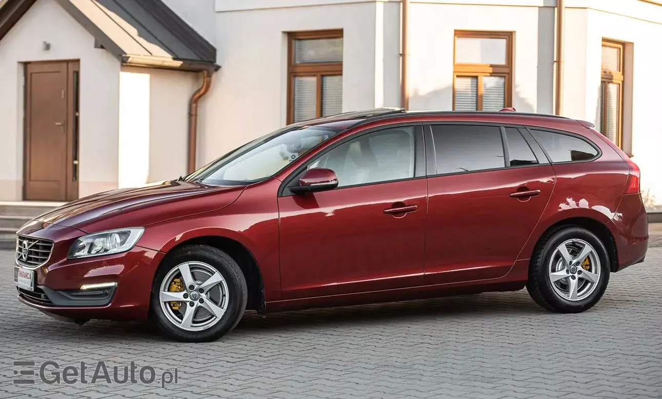 VOLVO V60 D4 Drive-E Dynamic Edition (Momentum)