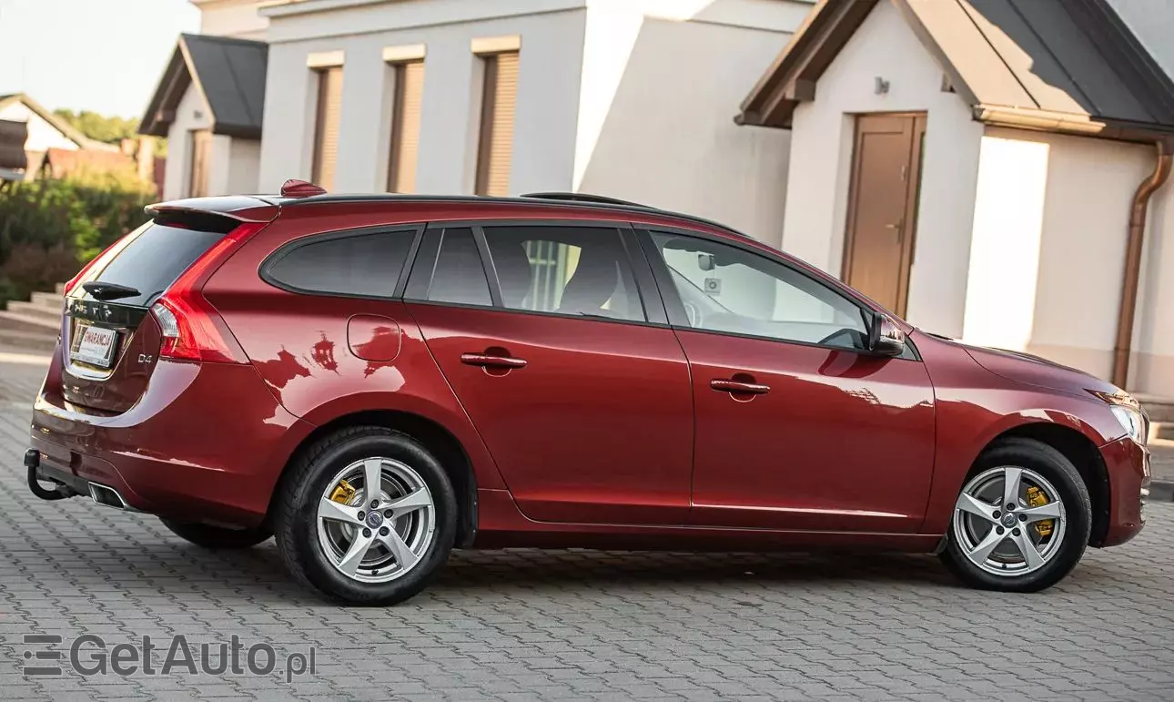 VOLVO V60 D4 Drive-E Dynamic Edition (Momentum)