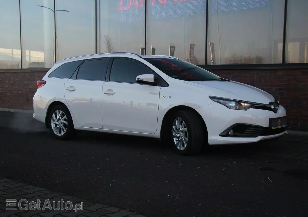 TOYOTA Auris 