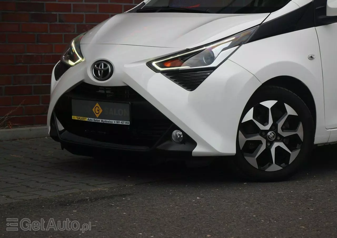 TOYOTA Aygo X-sky