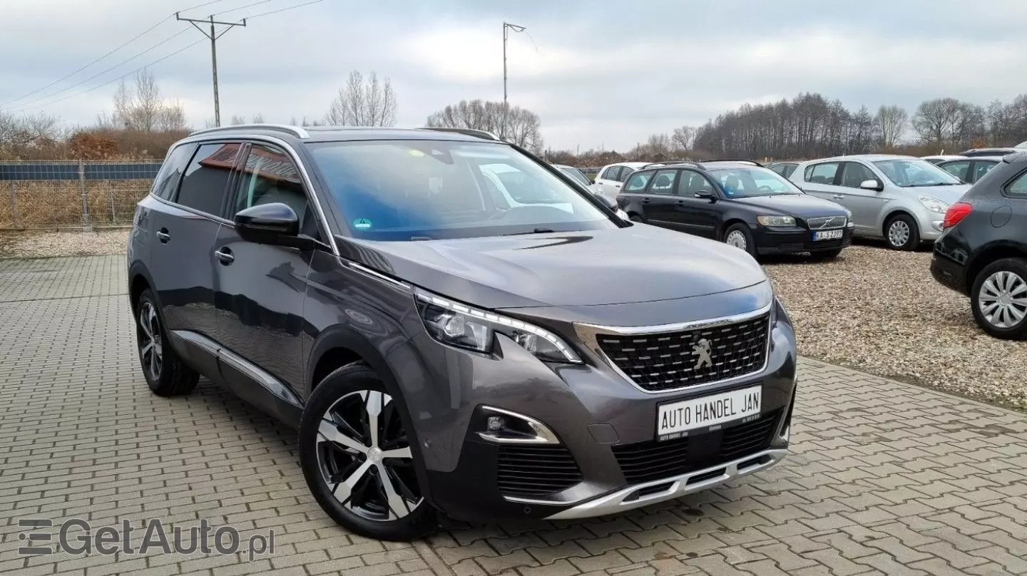 PEUGEOT 5008 