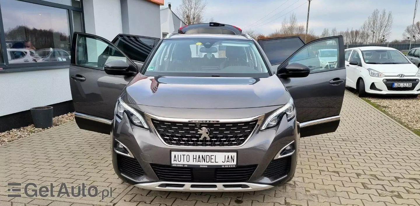 PEUGEOT 5008 