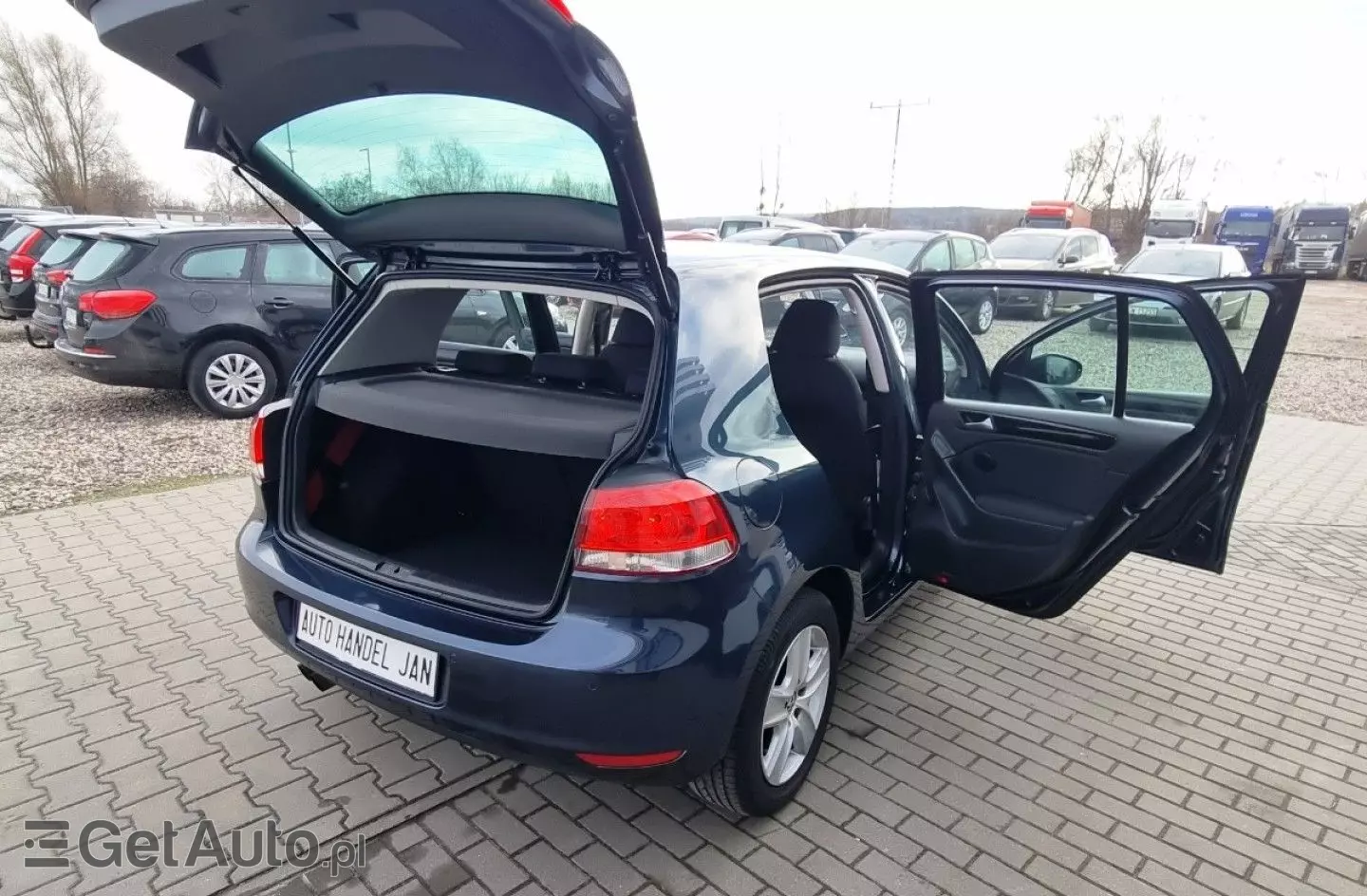 VOLKSWAGEN Golf 