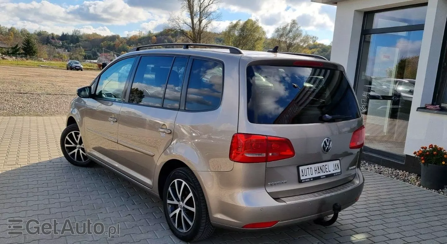 VOLKSWAGEN Touran 