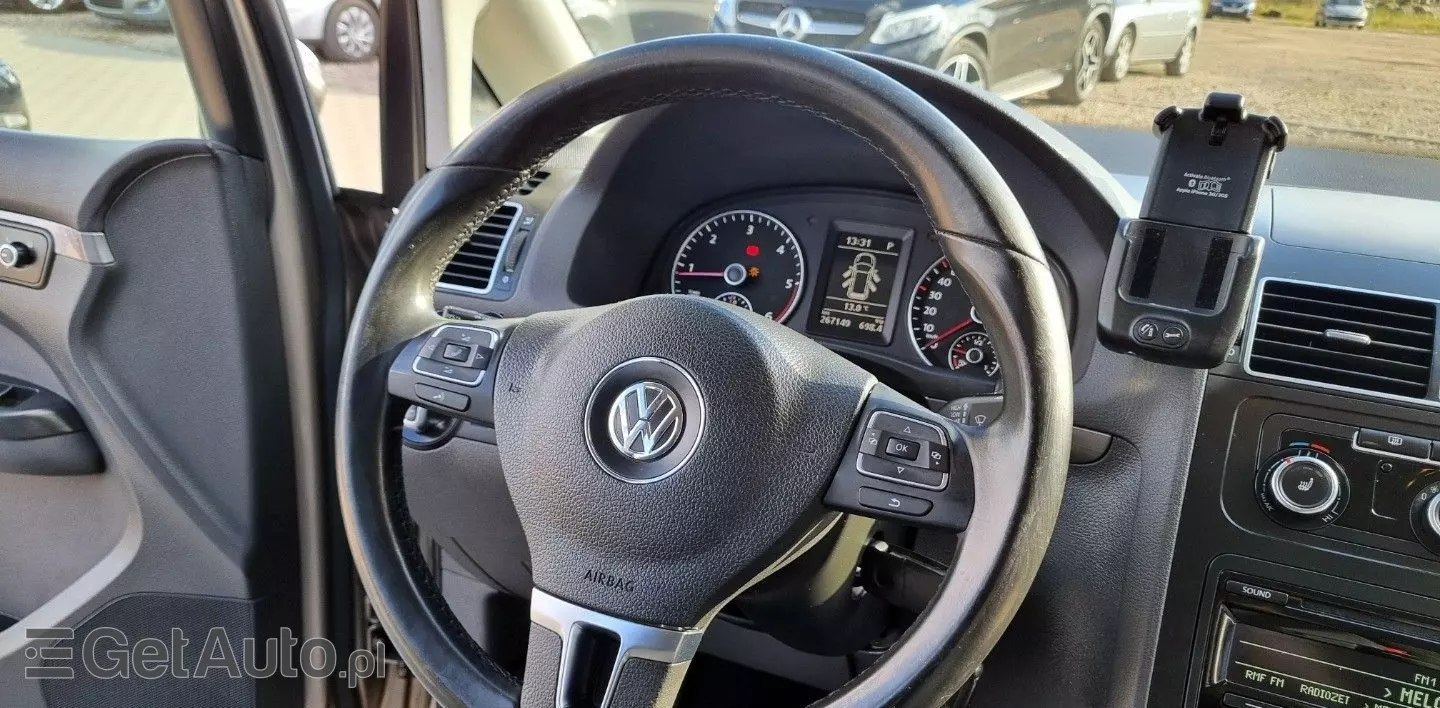 VOLKSWAGEN Touran 