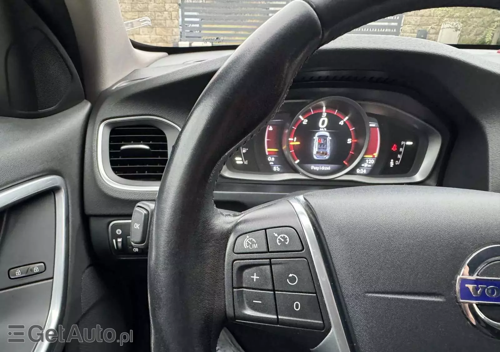 VOLVO V60 D4 Geartronic Momentum