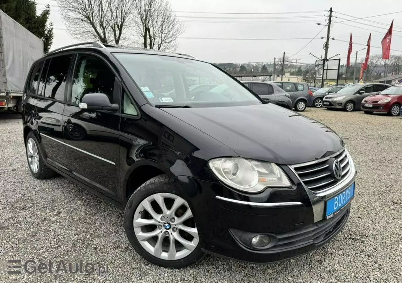 VOLKSWAGEN Touran 