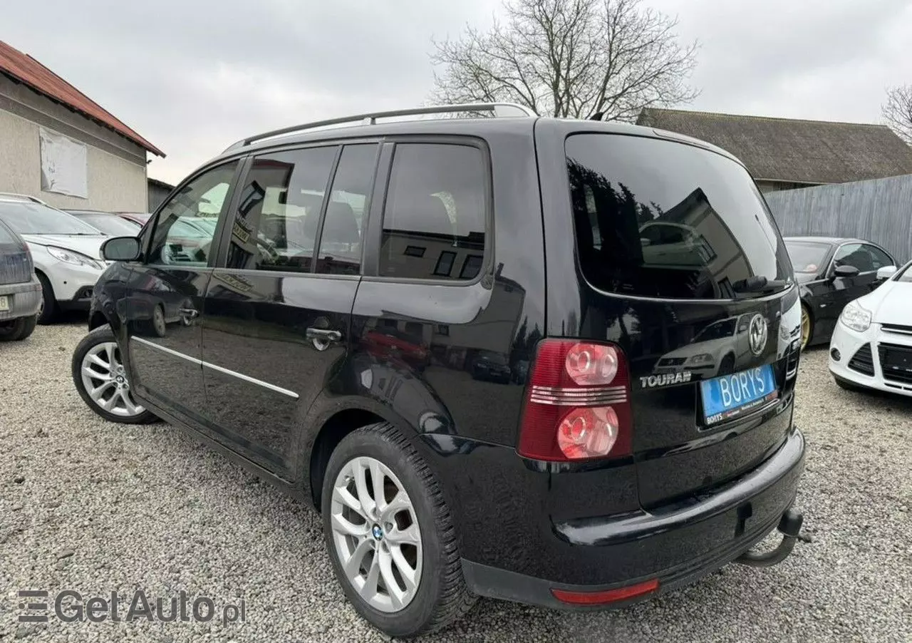 VOLKSWAGEN Touran 