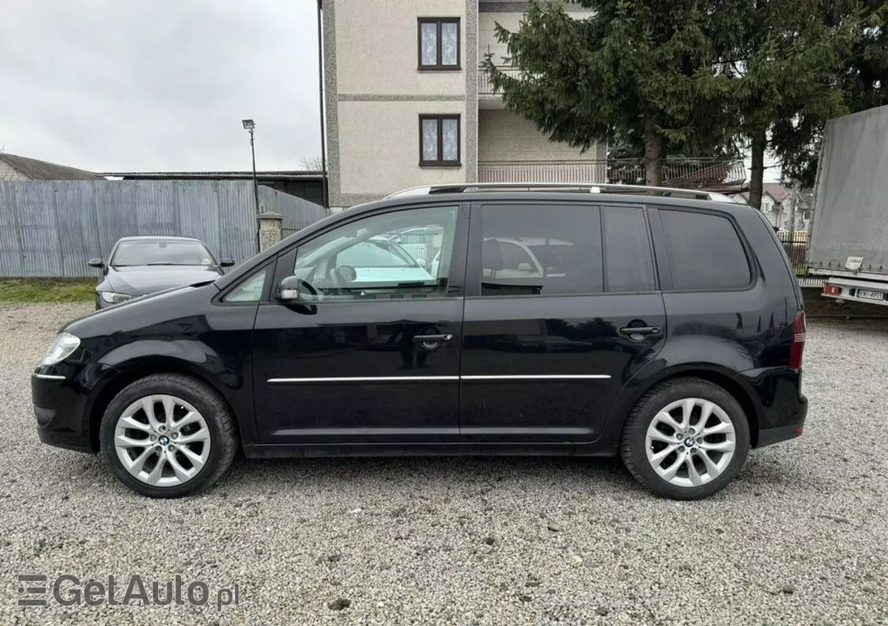 VOLKSWAGEN Touran 