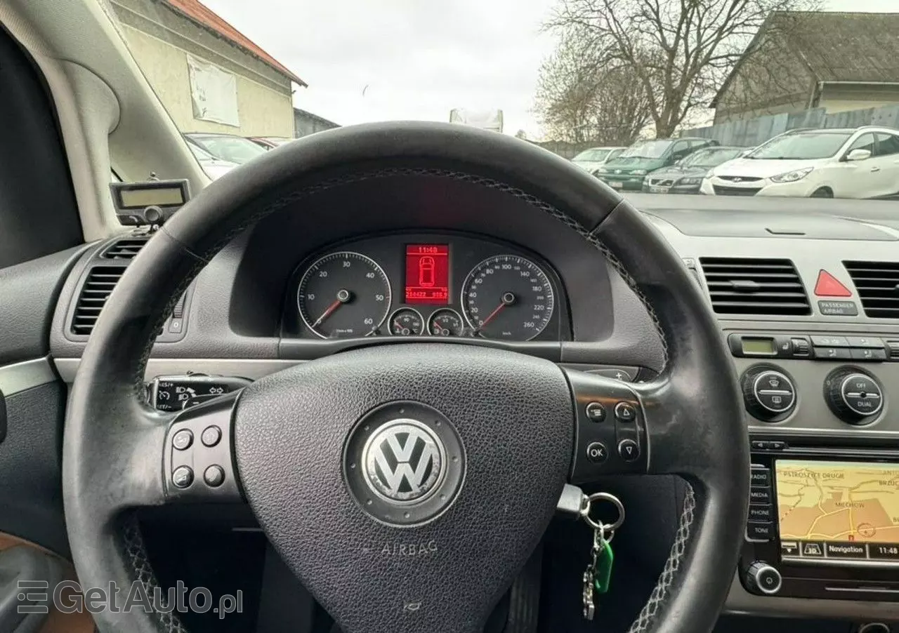 VOLKSWAGEN Touran 