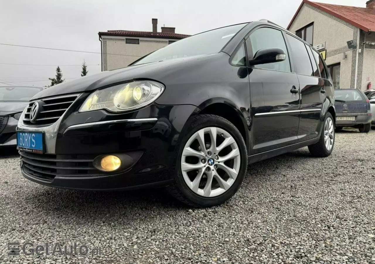 VOLKSWAGEN Touran 