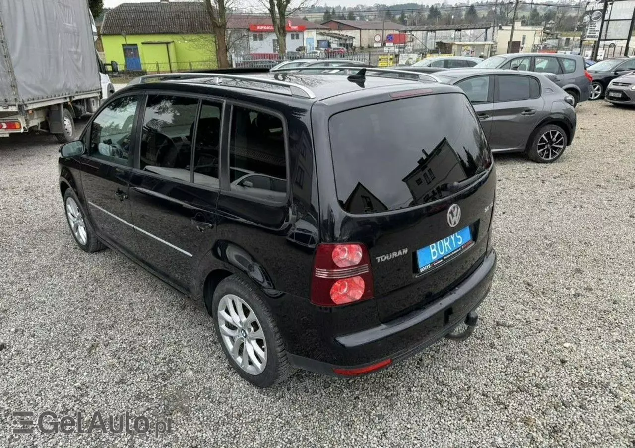 VOLKSWAGEN Touran 