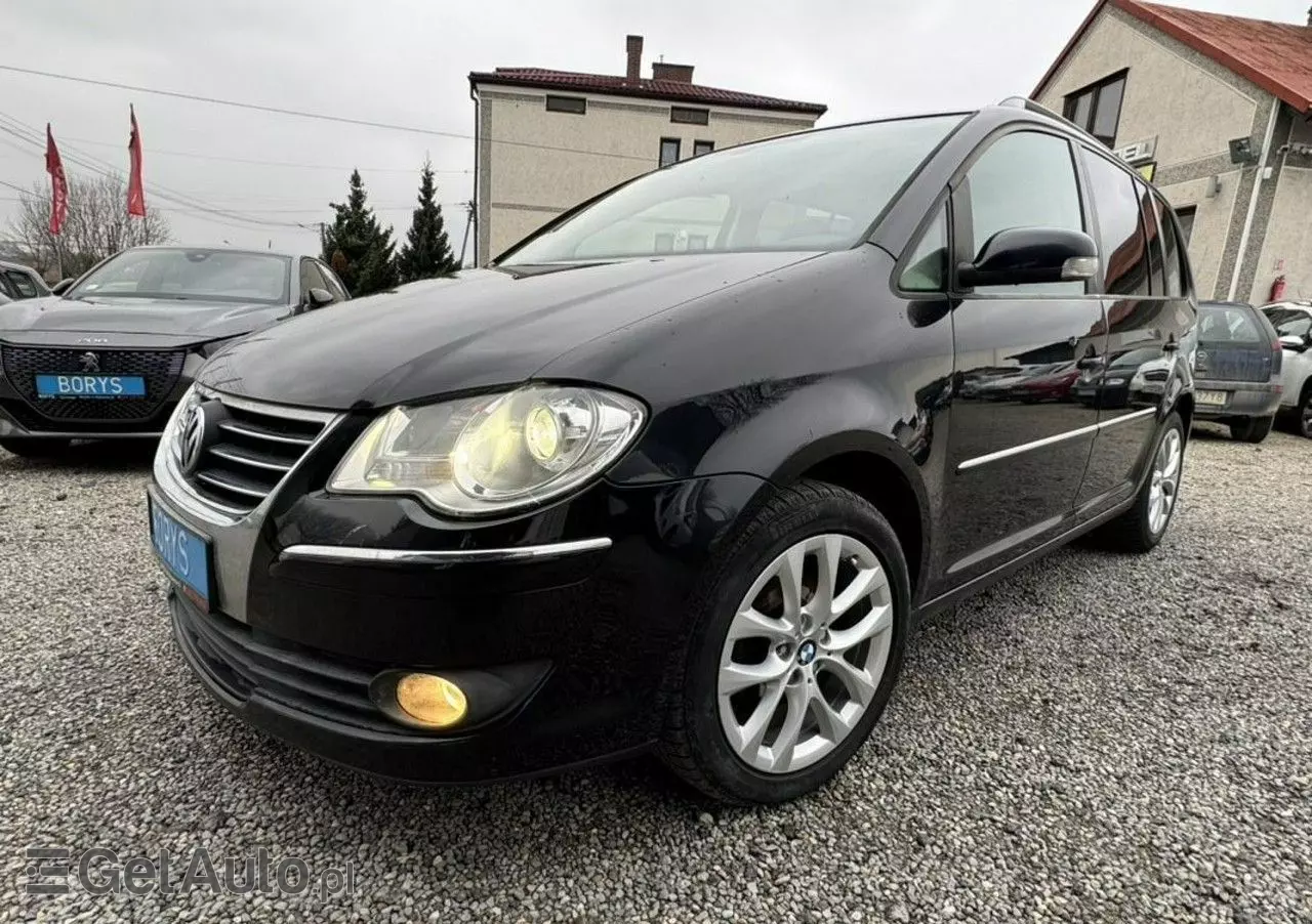 VOLKSWAGEN Touran 