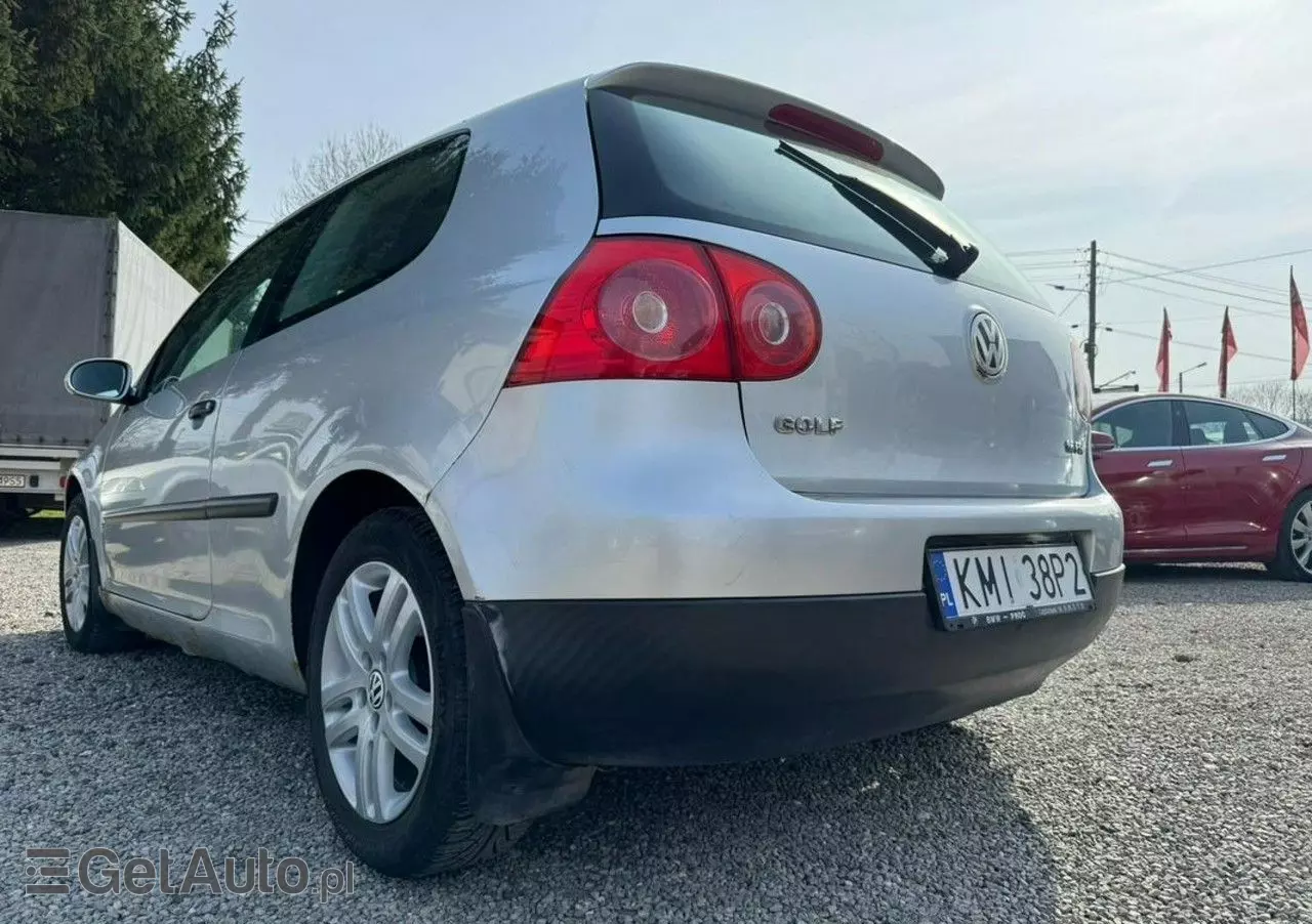 VOLKSWAGEN Golf V 1.6 FSI Comfortline